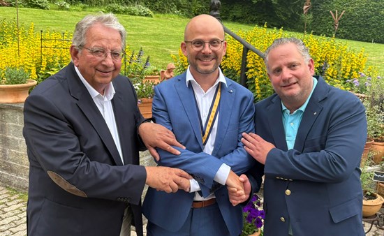Till Pape übernahm das Amt von der Doppelspitze Dr. Jochen (links) und Dr. Christoph Schmidt